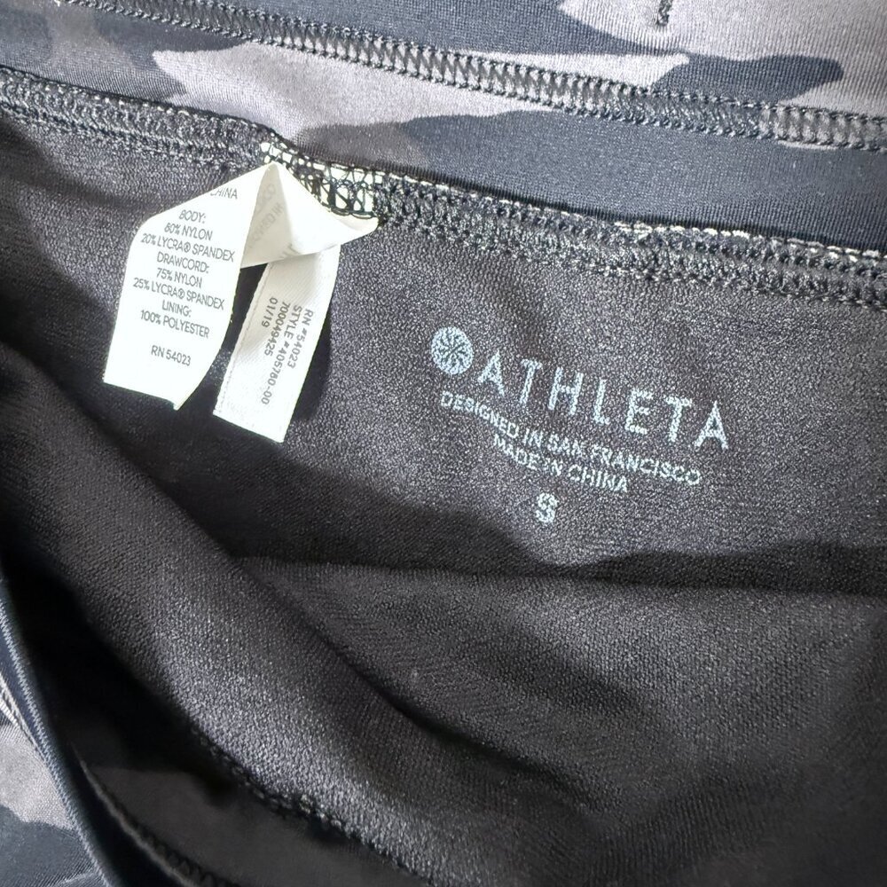 Athleta Camo Black Shorts Sz Small - Picture 3 of 7